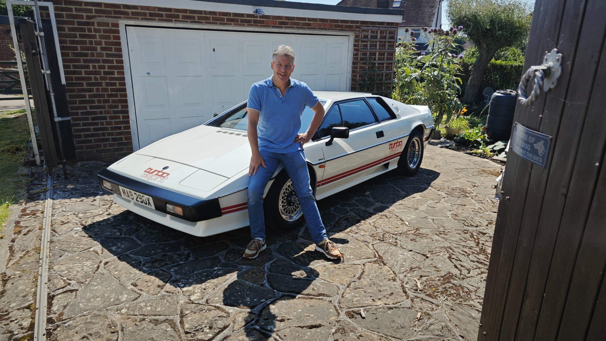 Don met zijn nieuwe Lotus Esprit in Engeland