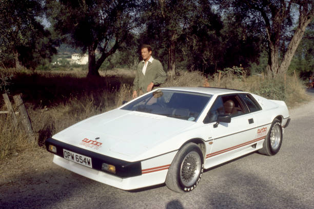 Lotus Esprit S3 Turbo OPW 654W op Korfoe met Roger Moore