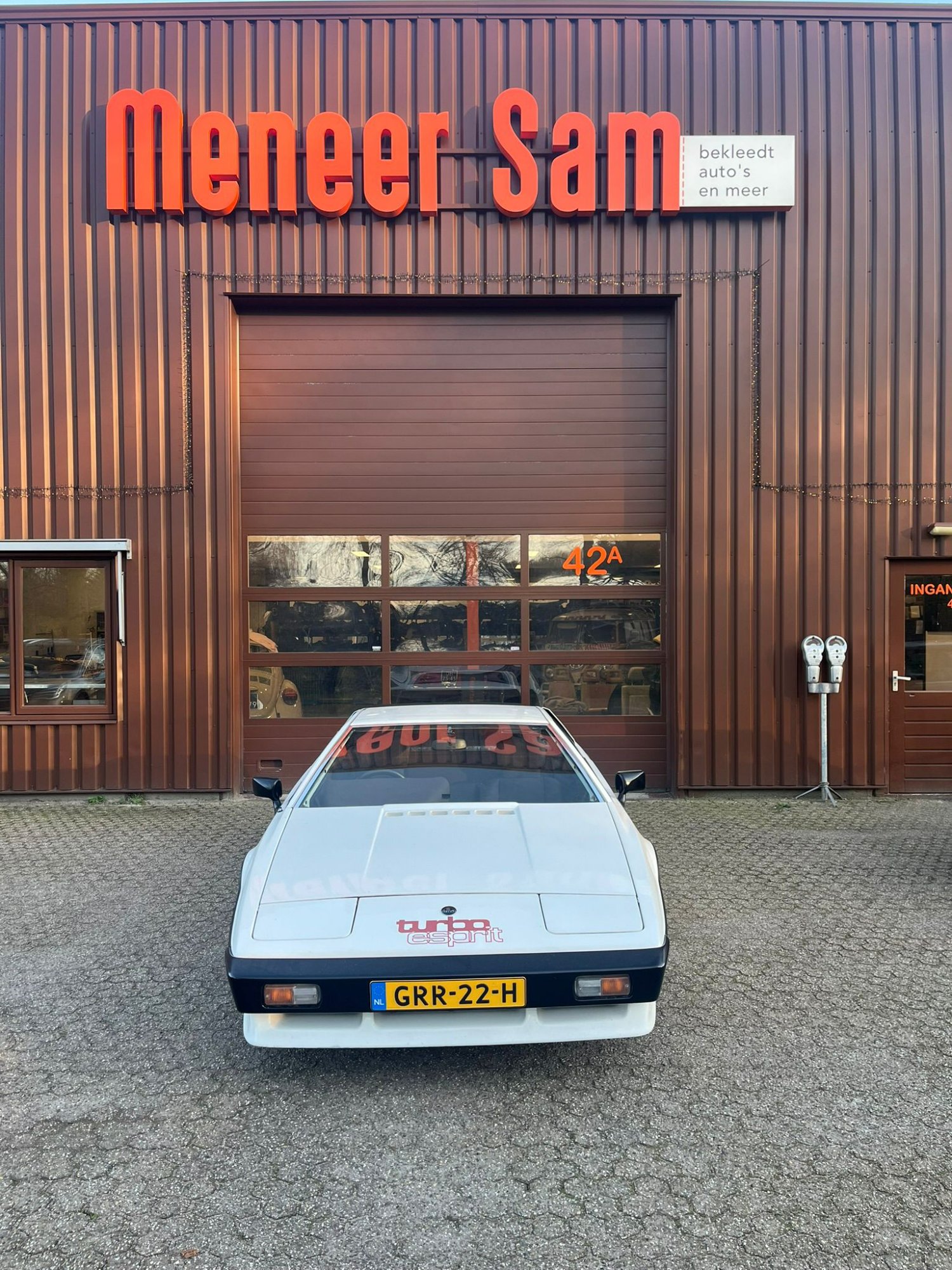 De Lotus Esprit voor het bedrijf van Meneer Sam in Apeldoorn